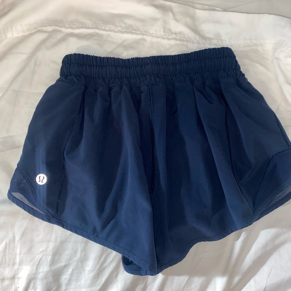 Hotty Hot Low-Rise Lined Short 2.5" True Navy Size 0. Worn Twice!